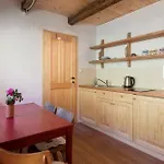Homestead Farm Tesnak 招待所