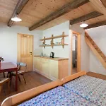 招待所 Homestead Farm Tesnak